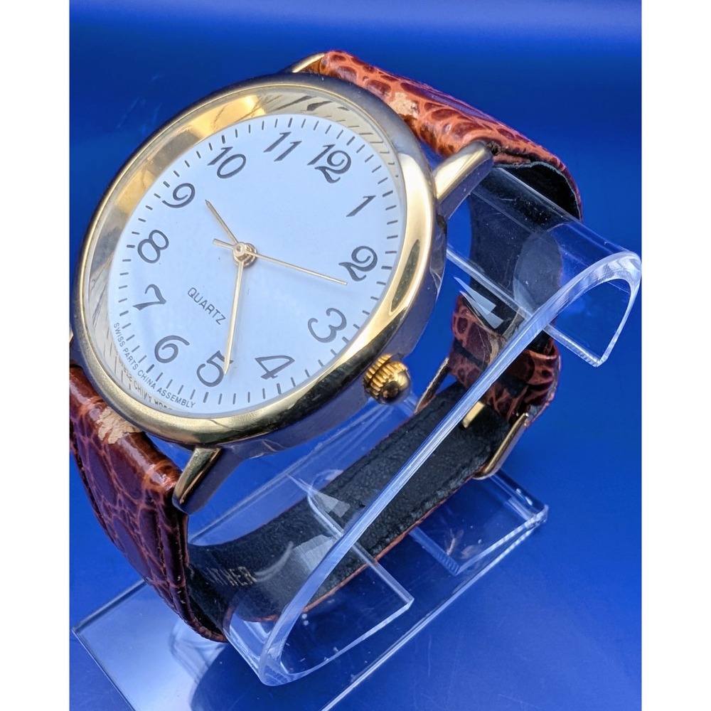 Classic Dressy Round Gold Tone Brown Leather Strap, Analog, Watch New Battery - Picture 2 of 7